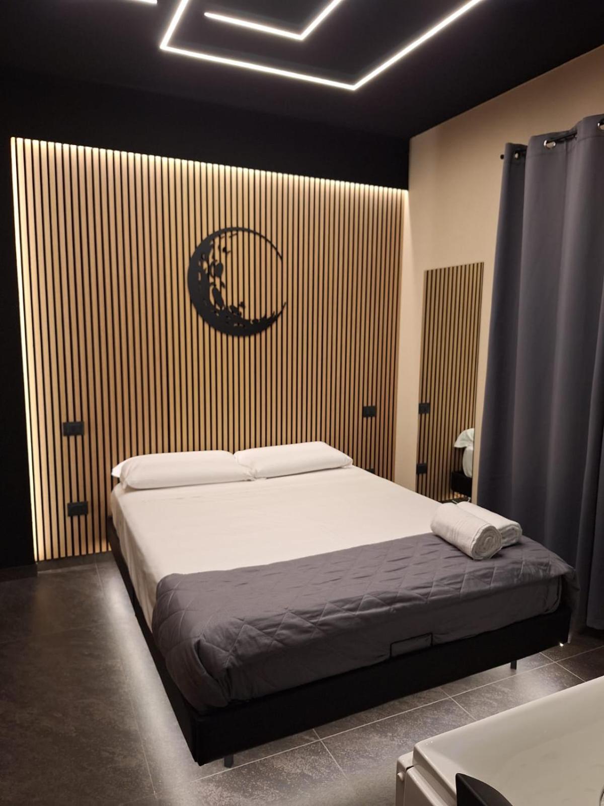 Dark & Light Rooms & Luxury Suites Катания Екстериор снимка